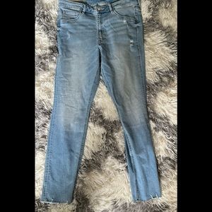 H&M curvy jeggings with distressed details
